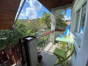 Veranda with outdoor furniture with garden view