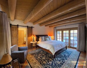 Primary Bedroom with 1 King Bed