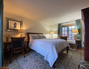 Bedroom 2 with 1 Queen Bed