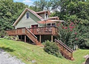 This lovely Cape Cod Cottage is tucked away between Asheville and Lake Lure.