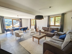 Chalet Stella, à 3mn des pistes de Serre Chevalier. Plein sud, vue panoramique