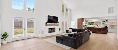Open concept living room for large groups. Smart TV