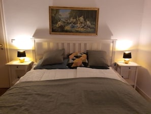 Schlafzimmer 1