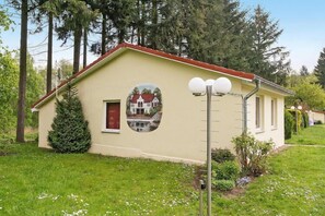 Stugans exteriör [sommar]