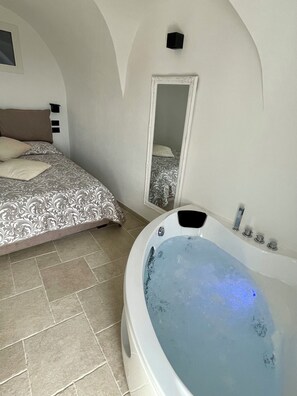 Indoor spa tub