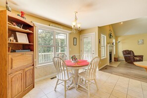 Dining Area | Dishware/Flatware Provided | Free WiFi