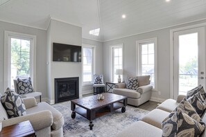 Bonnet Family Room (1)