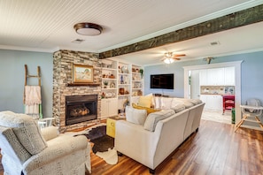 Living Room | Central A/C | Free WiFi