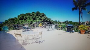 There are two barbecue terraces on the 3rd and 4th floors.