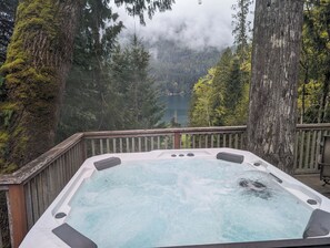 NEW HOTTUB! 