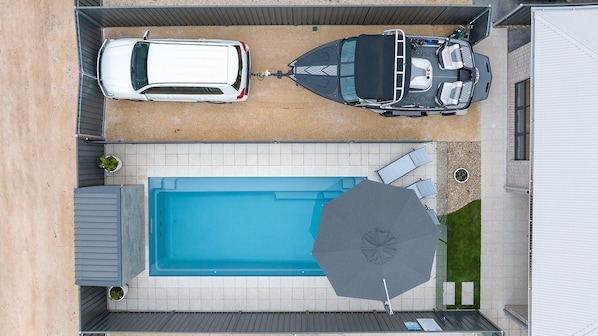 Large pool and rear parking (accessible from laneway) for second car and/or boat