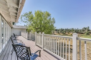 Deck | Gas Grill | Mountain View