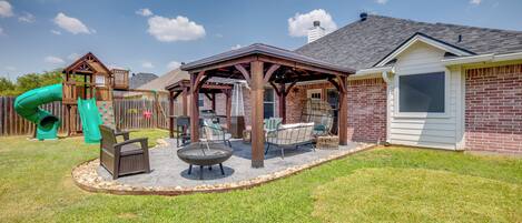 College Station Vacation Rental | 3BR | 2.5BA | 1,739 Sq Ft | Step-Free Access