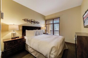 Bedroom 2 with 1 Queen Bed