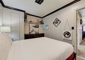 Bedroom 2 - Queen Bed