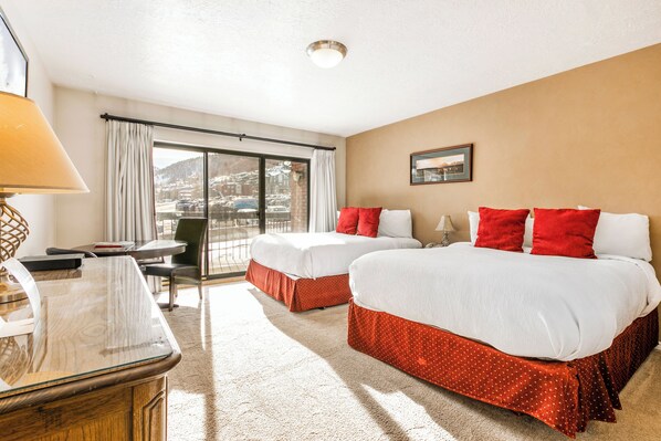 2 Queen Beds