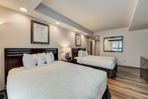 Bedroom with 2 Queen Beds