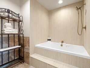 Bathroom / Large Jetted Tub / Shower