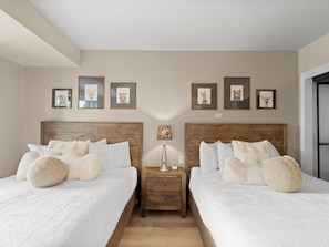 Bedroom One / Two Queen Beds