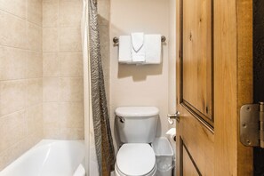 Primary Bathroom with Tub/Shower Combo