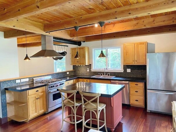 Beautiful 4 Bed Home in a Tranquil, Ideal Setting (178)