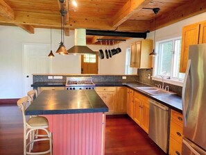 Beautiful 4 Bed Home in a Tranquil, Ideal Setting (192)