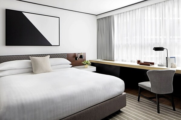 Unit with King bed. Exact unit will be assigned upon arrival. Views, colors, and decor may vary.