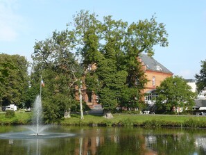 Die Reha-Klinik Schloss Schönhagen liegt in der Nähe der Wohnung.