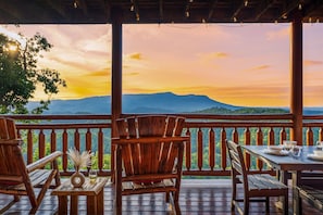 Panormaic views from the main level deck