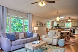 Living Area w/ Open Floorplan