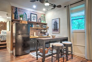 Country Charm at the Raisin