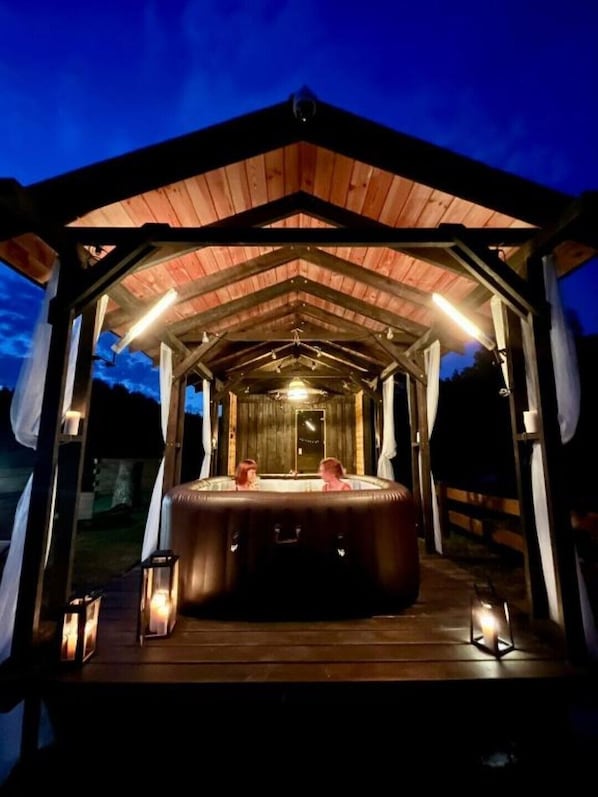 Bain à remous extérieur