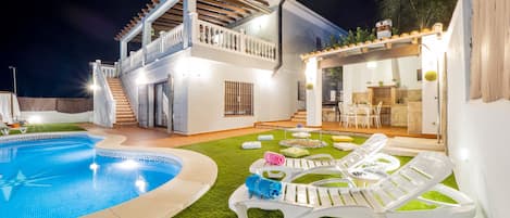 Cubo's Villa Gabriela Family