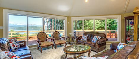 Poulsbo Vacation Rental | 4BR | 2BA | 2,118 Sq Ft | Step-Free Access