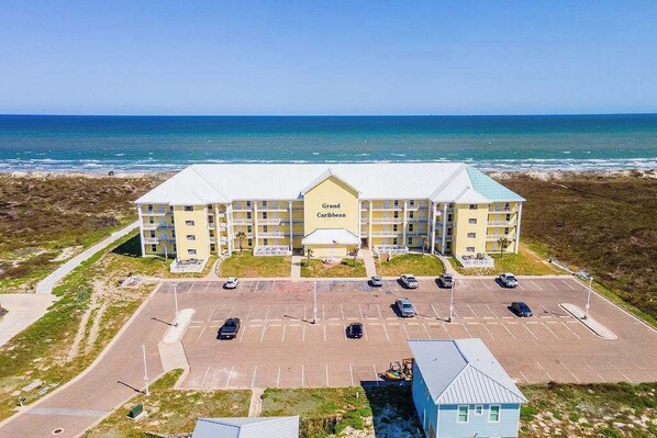 Discover the perfect getaway, just minutes away from the beach—your coastal escape awaits!
