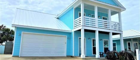 Beautiful 5 bedroom home close to the beach!