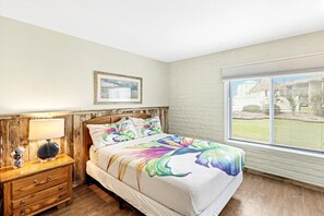 Queen size bed and ensuite bathroom