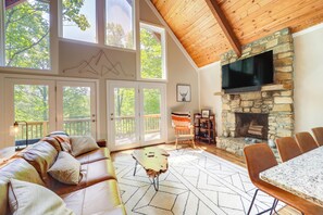 Living Room | 2nd Floor | Fireplace | Smart TV