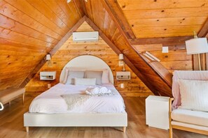 Queen size bed to provide comfortable sleep. 