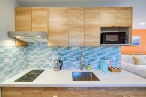Kitchen | Cooking Basics | Dishware + Flatware
