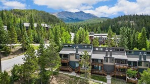 This charming townhome is situated in the Boreas Pass neighborhood, an area popular for its peaceful surroundings and incredible views!