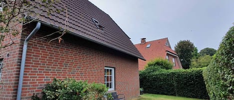 Baumhaus mit Garten und Terrasse