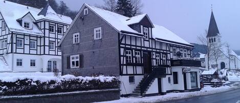 Außenseite Ferienhaus [Winter]