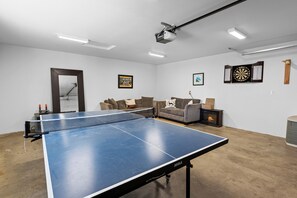 Gameroom! - Ping-Pong table!