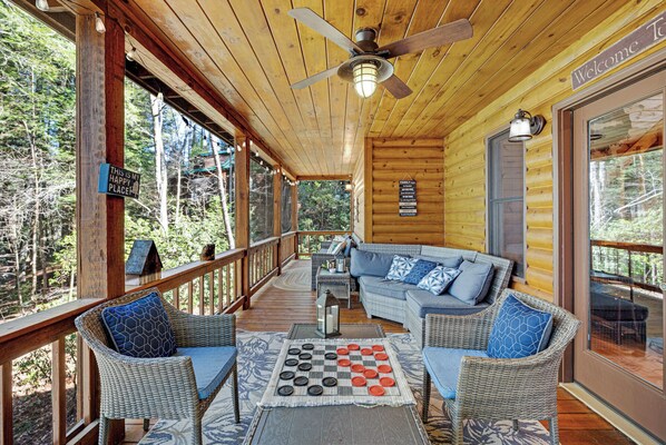 Bear Creek:  Back Deck Screened Seating