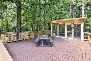 Wide open deck to enjoy the a morning coffee