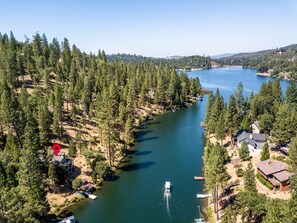 Aerial location of Water's Edge.