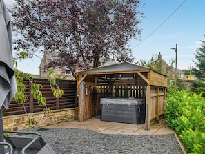 Hot tub | Stoney Wall, Lonbyres, near Greenhead