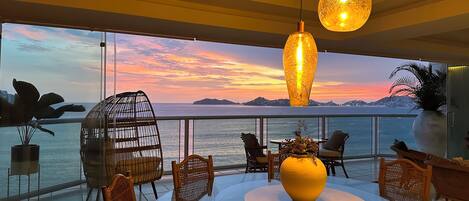 Spend unforgettable moments with this privileged view of Acapulco Bay