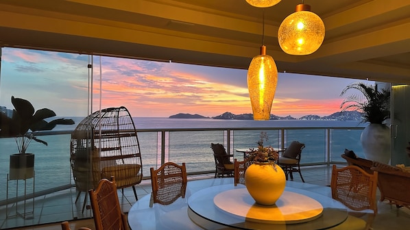 Spend unforgettable moments with this privileged view of Acapulco Bay